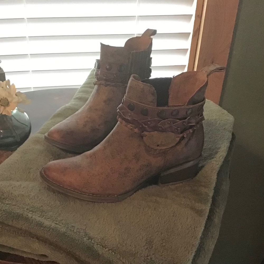 Circle G Harness Ankle Boots 7.5